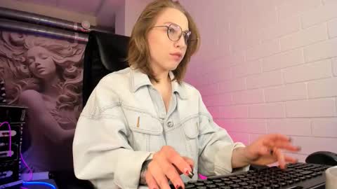 Snapshot of aphexqueen chatting on September 19, 9:19 am APHEX QUEEN online show from September 19, 9:19 am