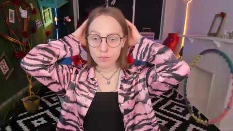 Snapshot of aphexqueen chatting on February 26, 1:11 pm APHEX QUEEN online show from February 26, 1:11 pm