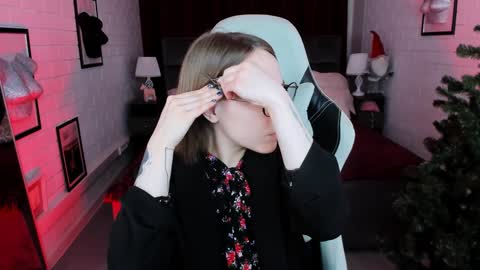 Snapshot of aphexqueen chatting on December 3, 1:10 pm APHEX QUEEN online show from December 3, 1:10 pm