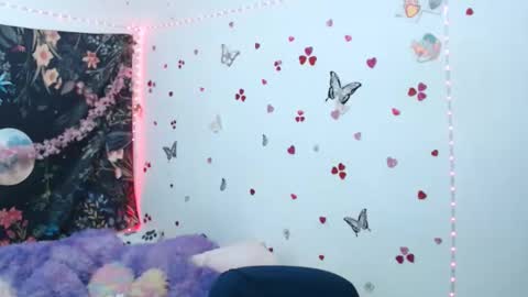 april_l6 online show from January 5, 9:07 pm