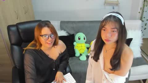 Snapshot of aprildubois_ chatting on October 13, 4:31 pm April online show from October 13, 4:31 pm