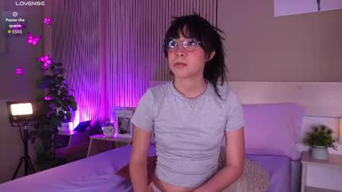 aprilqueenie online show from July 9, 7:49 pm