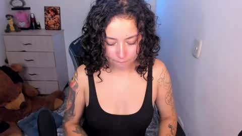 aqua emilly online show from May 4, 11:51 pm