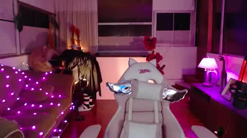 Zam independent model online show from October 15, 3:20 am