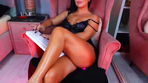Snapshot of aqueenmonica chatting on September 29, 10:04 pm AQueenMonica online show from September 29, 10:04 pm