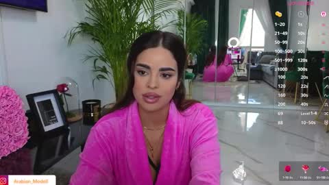 Snapshot of arabian_beautyy chatting on October 10, 9:25 am IsaBella online show from October 10, 9:25 am