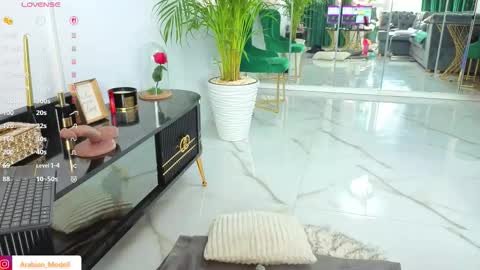 Snapshot of arabian_beautyy chatting on September 23, 7:39 am IsaBella online show from September 23, 7:39 am