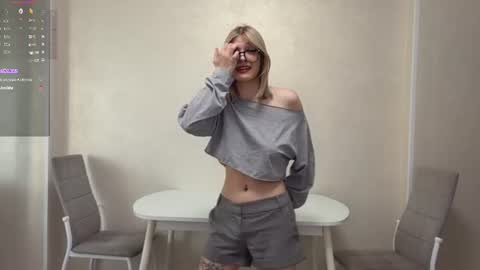 Caroline online show from July 9, 3:25 pm
