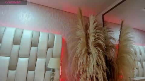 ari_lynn_ online show from May 2, 3:32 am