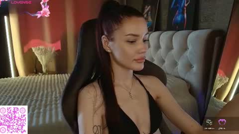 aria_mila online show from July 22, 10:05 am