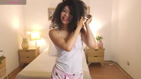 ariaa_23 online show from July 9, 2:19 pm