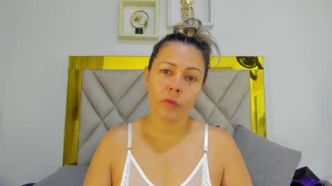 Snapshot of ariana_martins chatting on September 25, 3:27 am ARI online show from September 25, 3:27 am