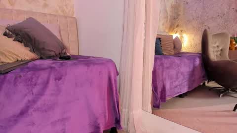 Arianna Collins online show from February 19, 2:38 pm