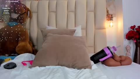 Arianna Sweeg online show from March 7, 3:57 am