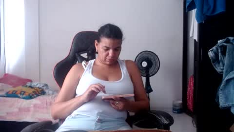 ariannaloovel online show from August 1, 4:42 pm