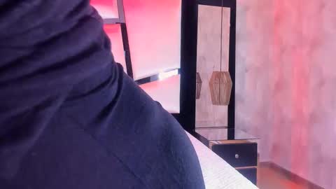 ariannarussell1 online show from September 19, 3:00 pm