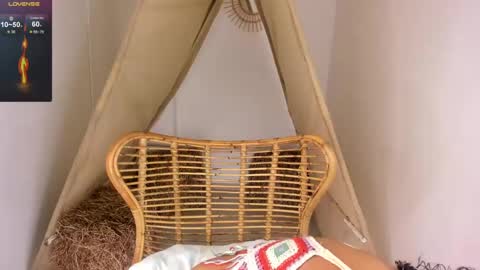 Snapshot of ariella_ruiz chatting on September 10, 12:05 pm A R I online show from September 10, 12:05 pm