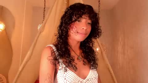 Snapshot of ariella_ruiz chatting on February 16, 12:10 pm A R I online show from February 16, 12:10 pm