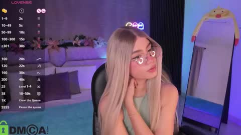 Ari  online show from December 19, 9:18 pm