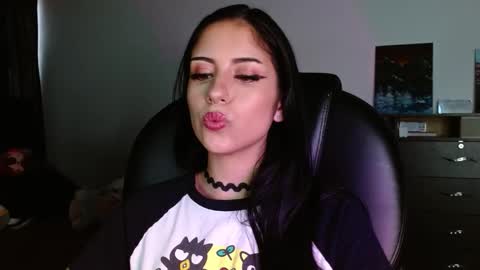   Independent Model online show from December 18, 10:03 pm