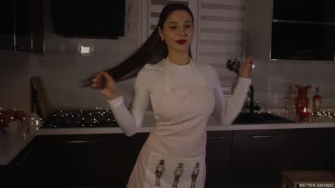 Snapshot of asensse chatting on December 6, 7:33 pm Call me Ann online show from December 6, 7:33 pm