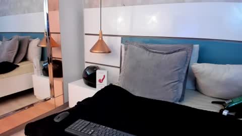 Ashkoreh online show from July 25, 9:22 pm