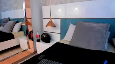 Ashkoreh online show from July 18, 9:28 pm