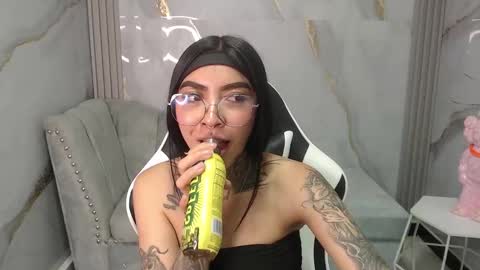 Snapshot of ashley_blum_v chatting on September 27, 10:28 pm ashley_blum_v online show from September 27, 10:28 pm
