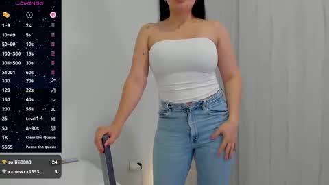 Snapshot of ashleyknightt chatting on October 18, 1:30 am Ashley knight online show from October 18, 1:30 am