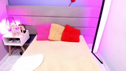 ashleyrobert_ online show from April 28, 7:51 pm