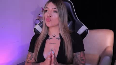 Ashley Lauren online show from October 30, 4:37 am