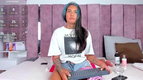 Snapshot of ashlie_robertss chatting on February 15, 11:28 am Ashlie online show from February 15, 11:28 am