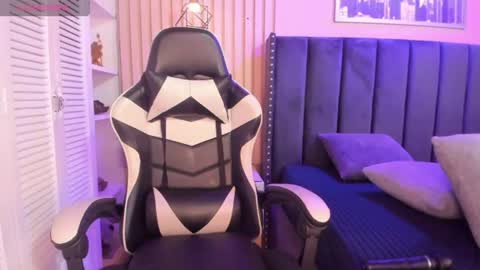 ashlye_miller_ online show from July 2, 8:04 pm