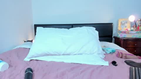 ashlyviper77 online show from May 15, 10:23 pm