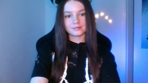 astradream_ online show from March 12, 11:07 pm