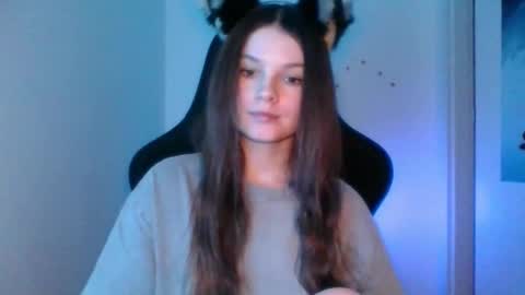 astradream_ online show from March 10, 10:36 pm