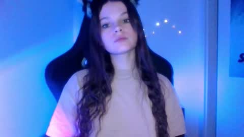 astradream_ online show from February 6, 10:35 pm