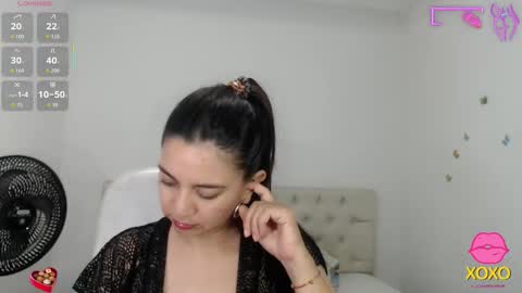Snapshot of astrolover_ chatting on October 20, 2:14 am camila online show from October 20, 2:14 am