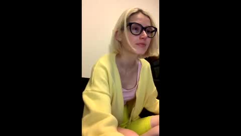 Snapshot of asya_new chatting on October 7, 6:12 pm asya_new online show from October 7, 6:12 pm