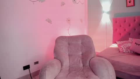 Snapshot of atenajb chatting on January 25, 5:51 am ATENA online show from January 25, 5:51 am