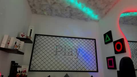 Snapshot of atenea_klett_ chatting on February 1, 1:09 pm ATENEA online show from February 1, 1:09 pm
