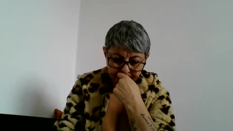 Snapshot of atikaarea chatting on December 23, 10:53 am atikaarea online show from December 23, 10:53 am