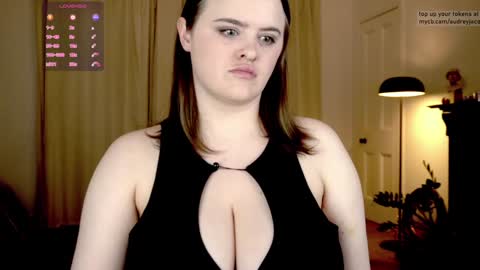Snapshot of audreyjacq chatting on January 6, 4:02 pm Audrey Jacq online show from January 6, 4:02 pm