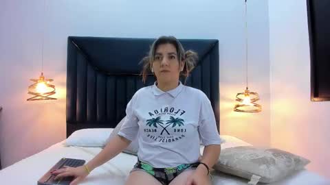 Snapshot of auraevens chatting on September 23, 12:14 pm Aura Evans online show from September 23, 12:14 pm