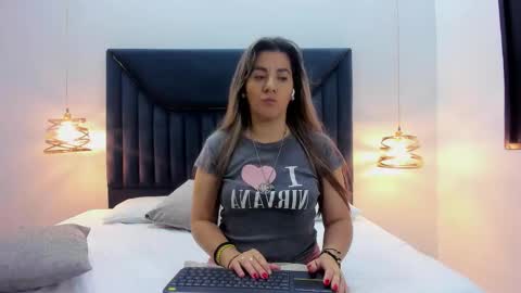 Snapshot of auraevens chatting on September 19, 12:26 pm Aura Evans online show from September 19, 12:26 pm