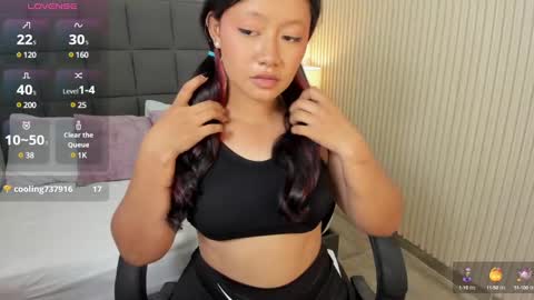 Snapshot of aurora_johnson_ chatting on December 12, 3:10 am A U R O R A online show from December 12, 3:10 am