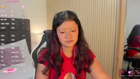 Snapshot of aurora_johnson_ chatting on December 10, 2:38 am A U R O R A online show from December 10, 2:38 am