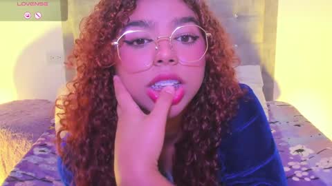 Snapshot of aurora_rodriguez chatting on March 7, 2:25 am aurora_rodriguez online show from March 7, 2:25 am
