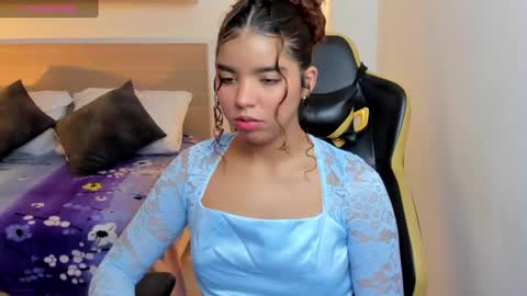 Snapshot of aurora_rodriguez chatting on February 13, 12:32 pm aurora_rodriguez online show from February 13, 12:32 pm