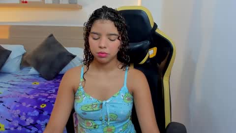 Snapshot of aurora_rodriguez chatting on January 25, 12:19 pm aurora_rodriguez online show from January 25, 12:19 pm